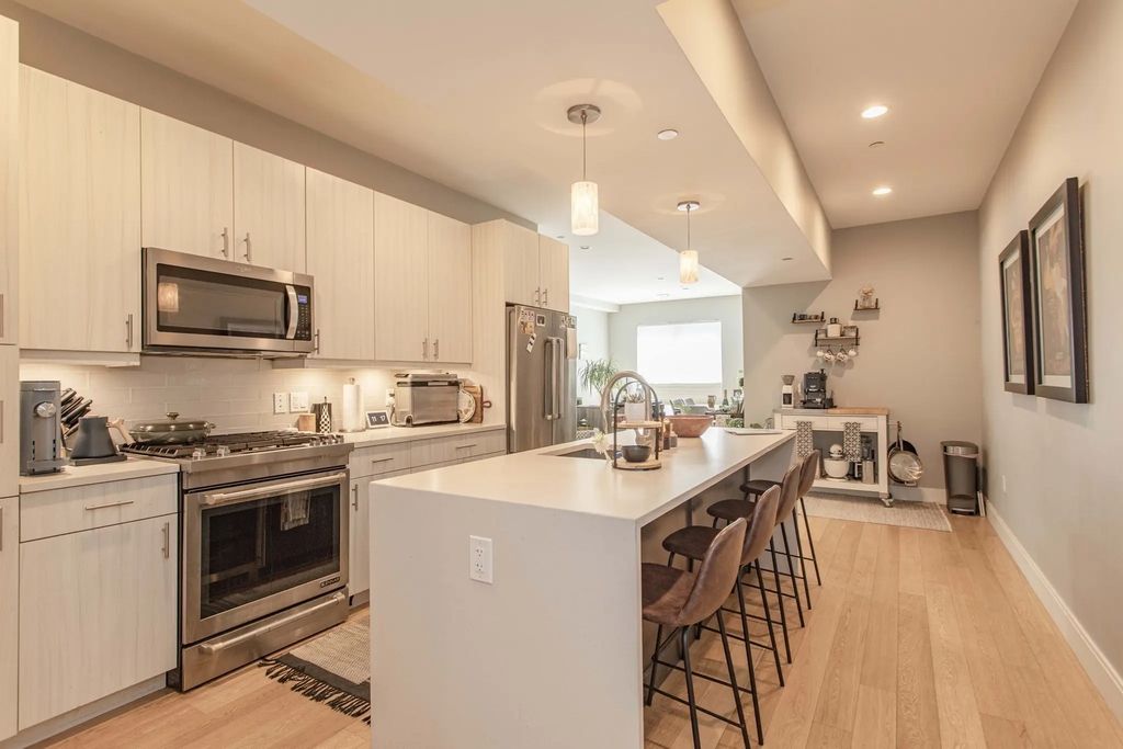 488 Dorchester Ave #3i, Boston