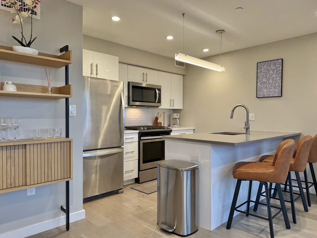 244 Hanover #610, Boston