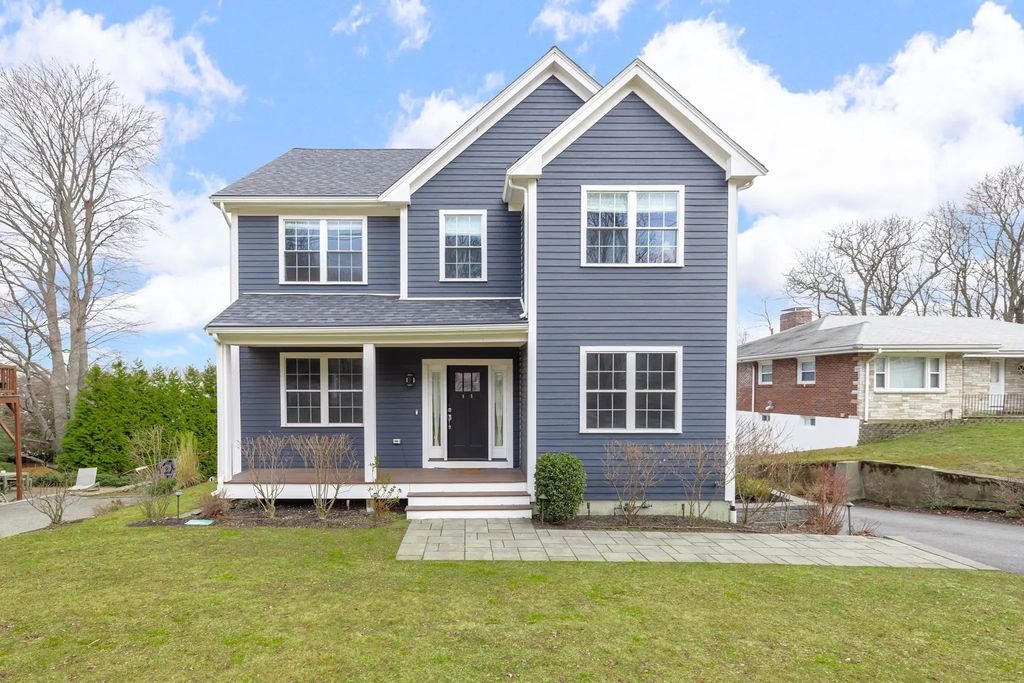 53 Old Mystic St, Arlington
