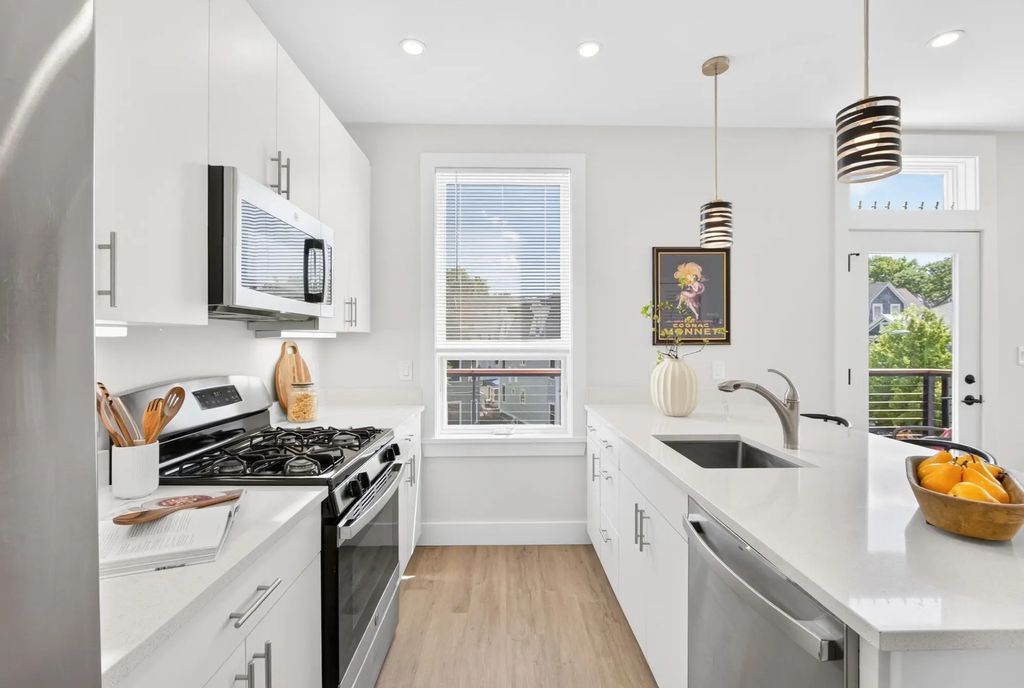 1246 Broadway #3, Somerville