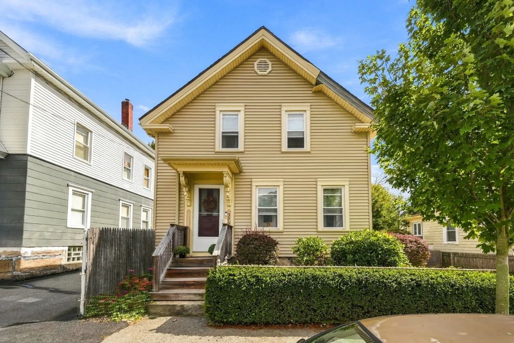 326 Cedar St, New Bedford