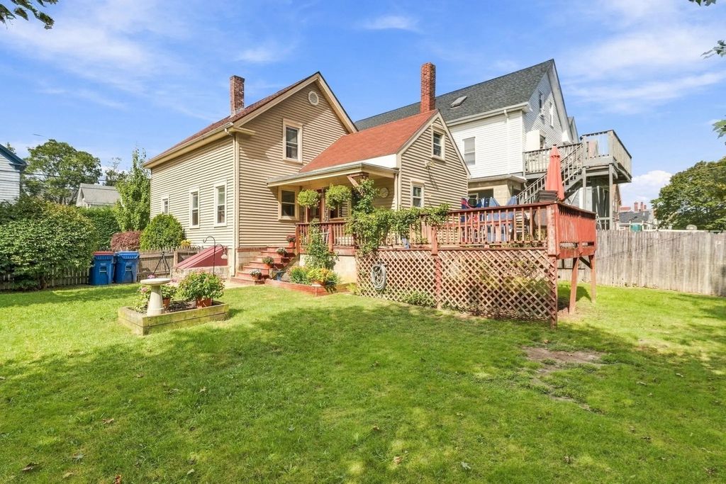 326 Cedar St, New Bedford