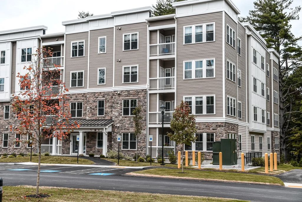 2 Winslow Ln #310, Grafton