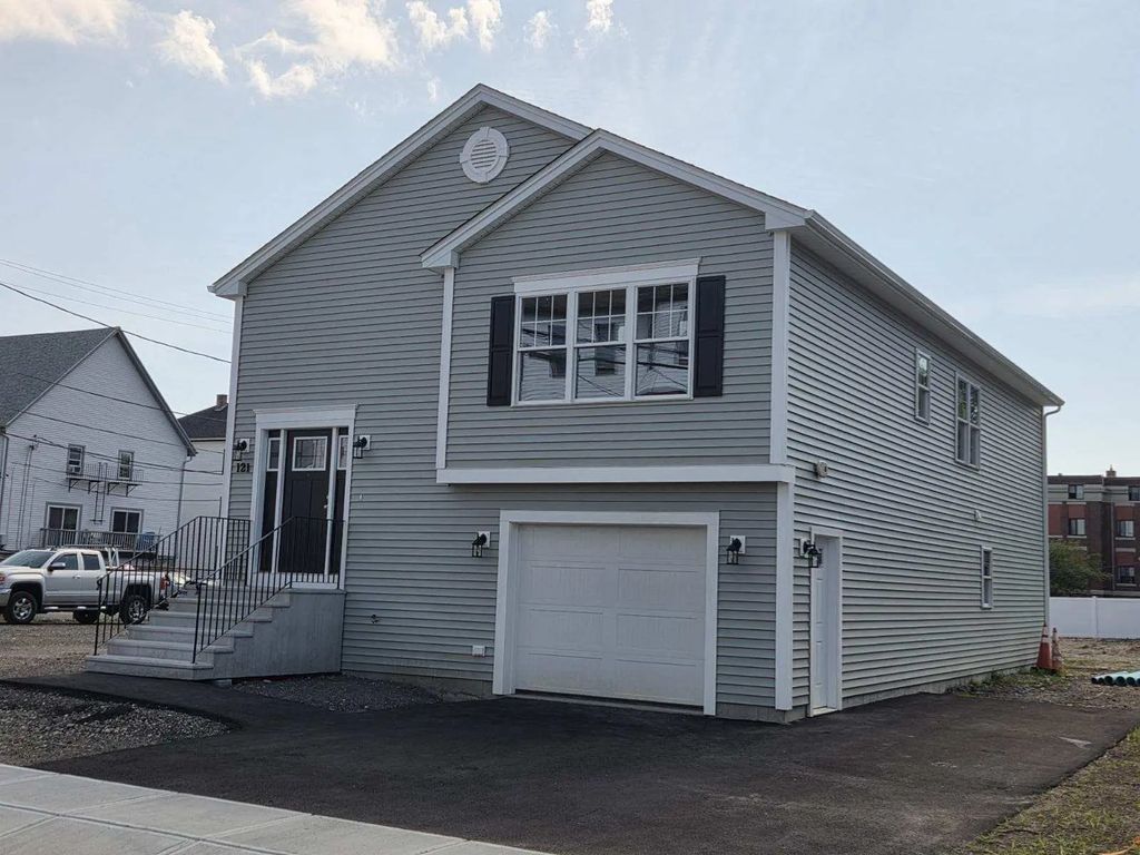 121 St. Marys Street, Fall River