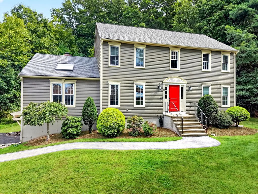 27 Field Pond Rd, Milford
