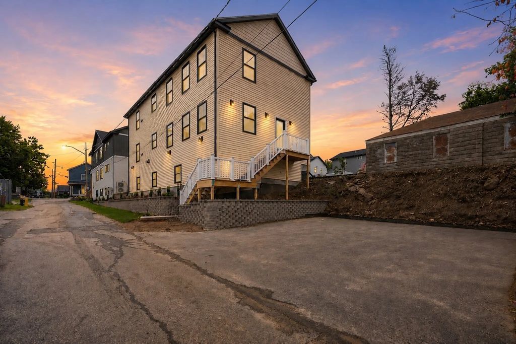 10 Buffalo Ct, Providence