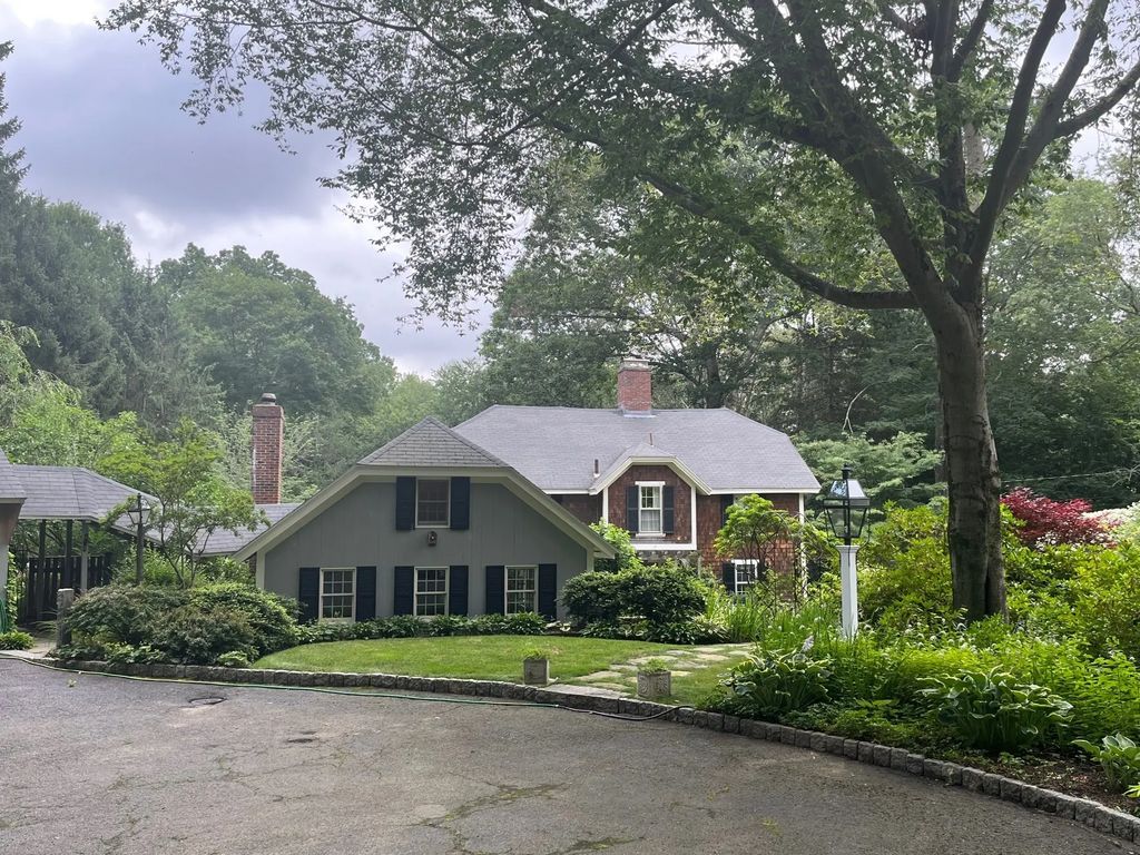 719 Bay Road, Hamilton