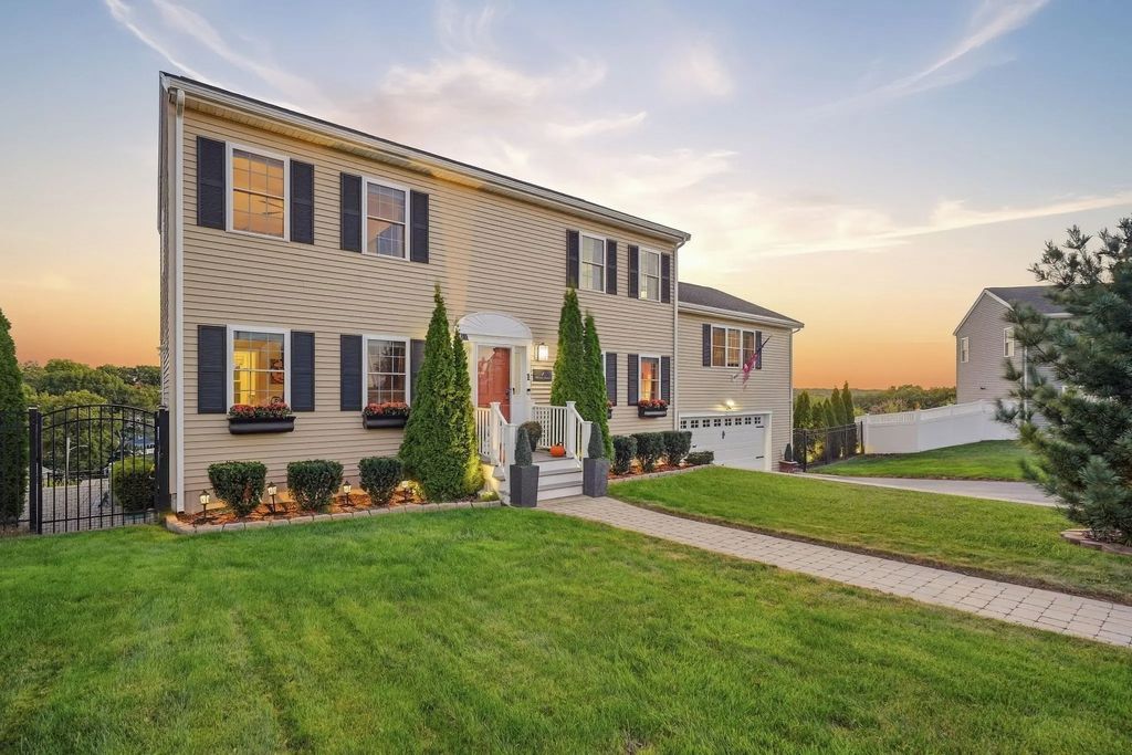 1 Tsitsinos Dr, Peabody