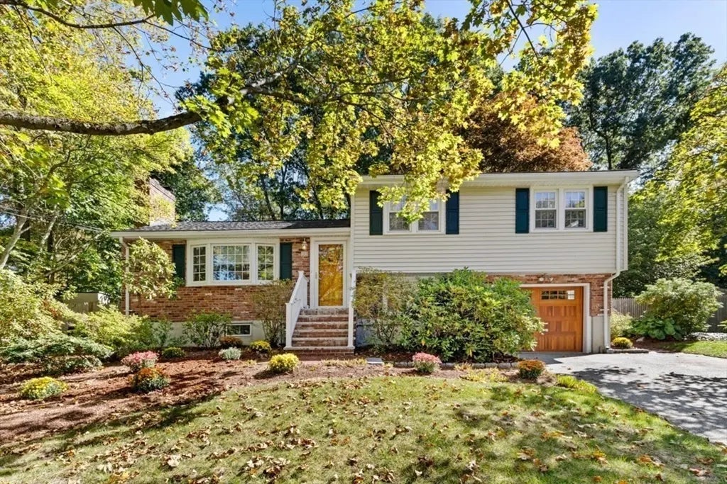 22 Marrett Rd, Burlington