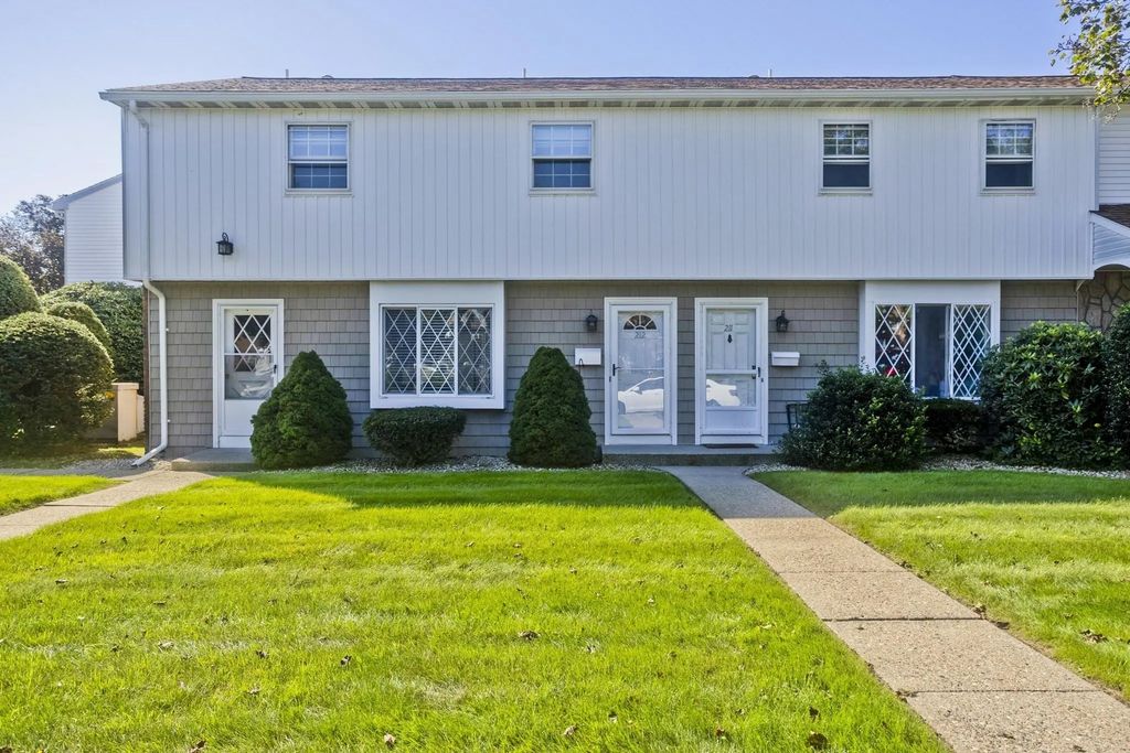 212 Blisswood Village Dr #212, Ludlow