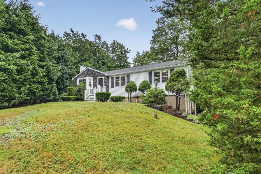 25 Gray Ter, Bedford