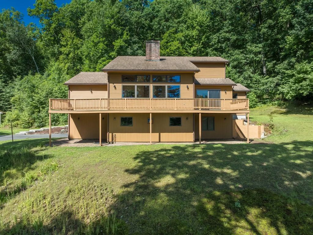 35 Old Stagecoach Dr, Monson