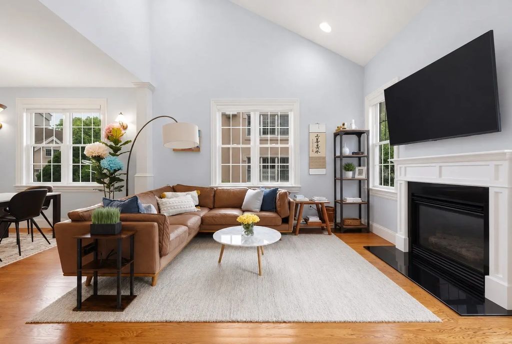 287 Langley #38, Newton