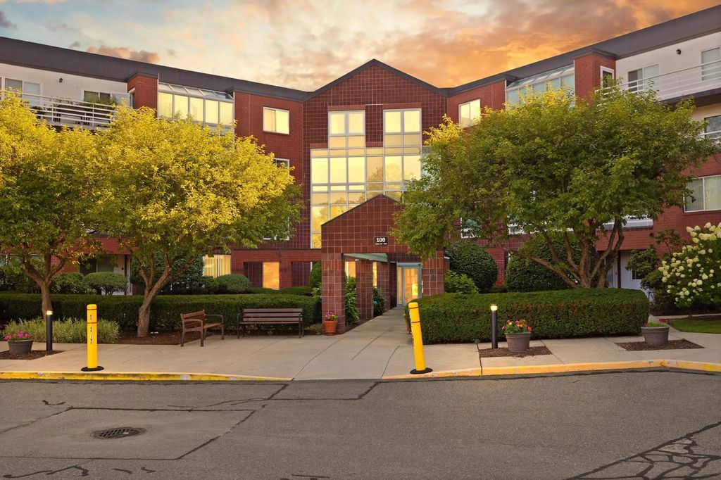 345 Place Ln #345, Woburn