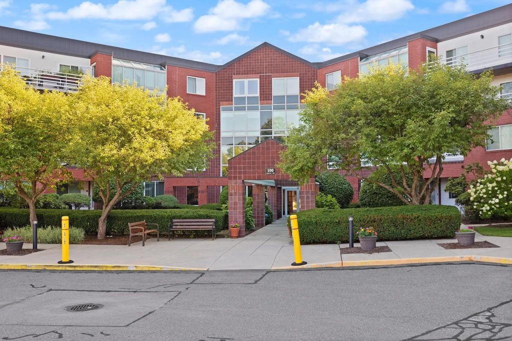 345 Place Ln #345, Woburn