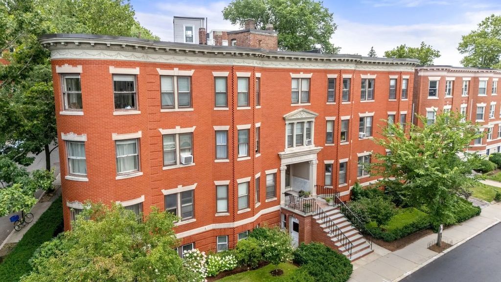 16 Garrison Road #7a, Brookline