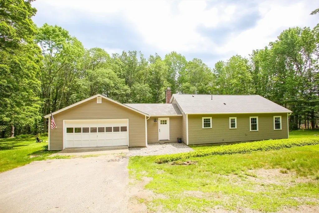 127 County Rd, Rowe