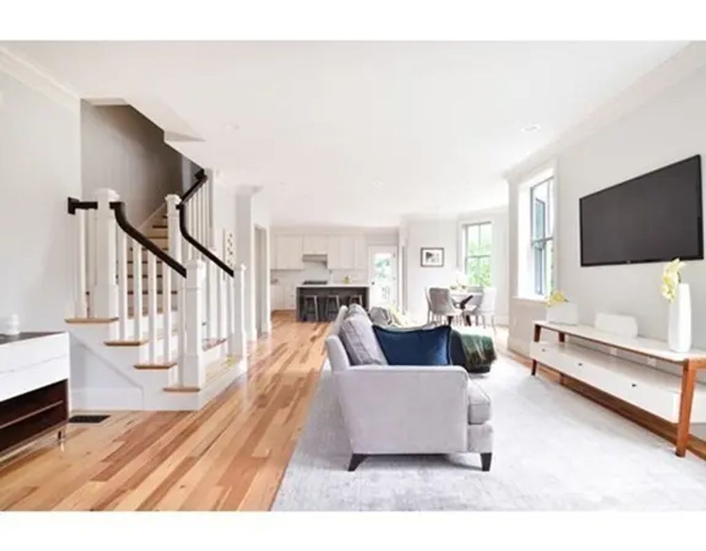 44 Evergreen St #4, Boston