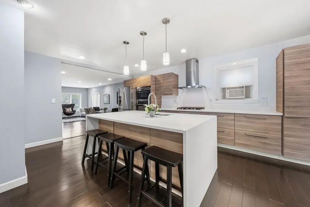 22 Cedar St, Wellesley
