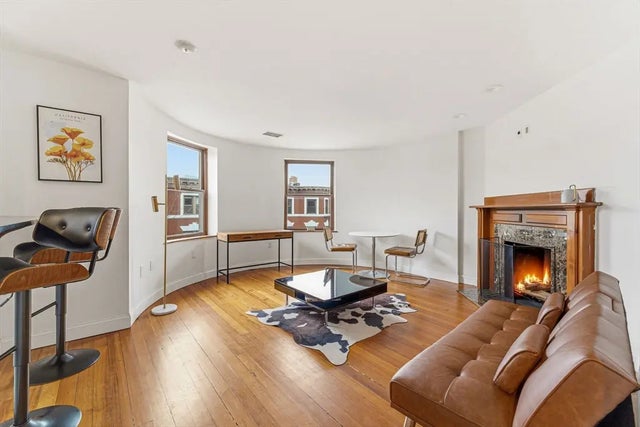 111 Gainsborough St #401, Boston