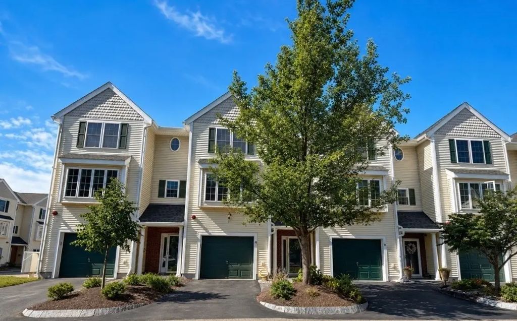 24 Groveland Commons Way #24, Groveland