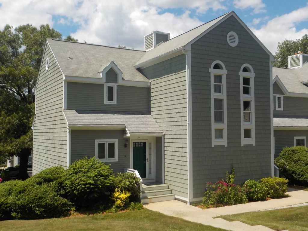 9 Fairway Lane #9, Blackstone