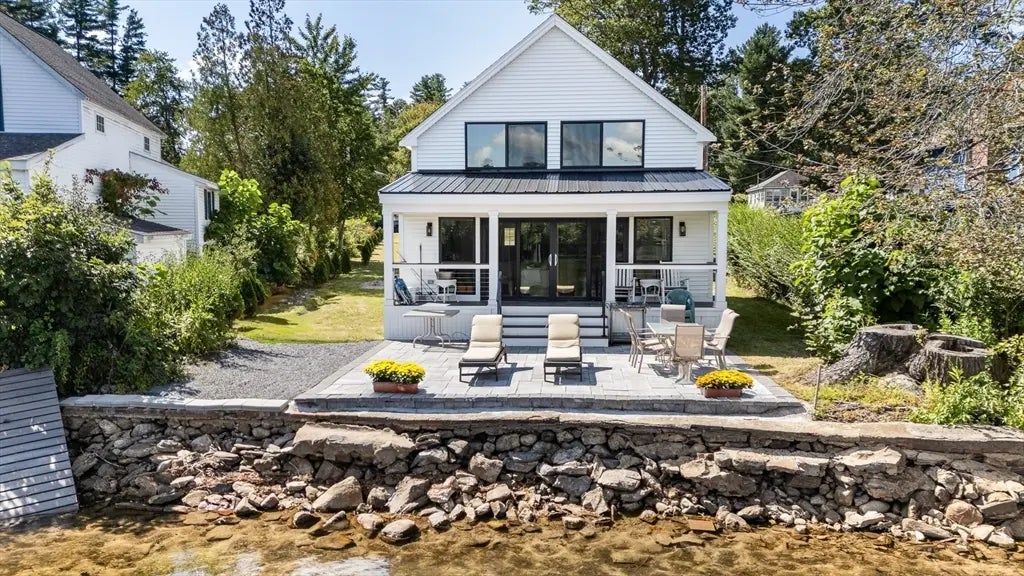 95 Lake Shore Rd, Salem