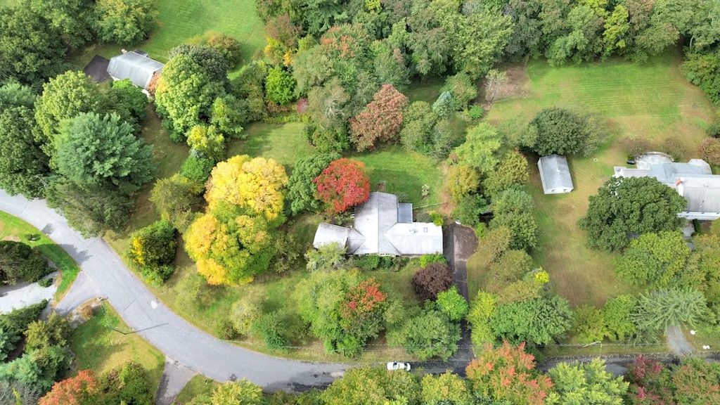 16 Ward Lane, Sherborn