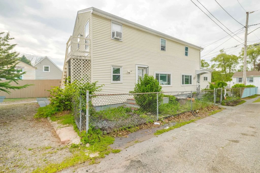 2078 Palmer St, Dighton