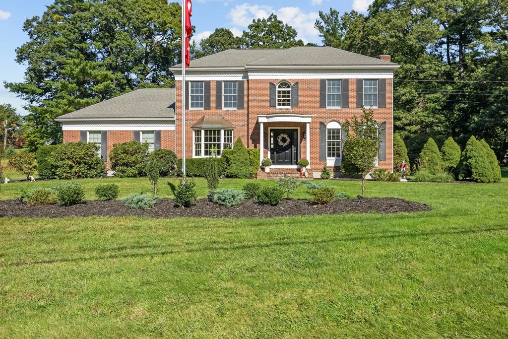 101 Diniz Drive, Raynham