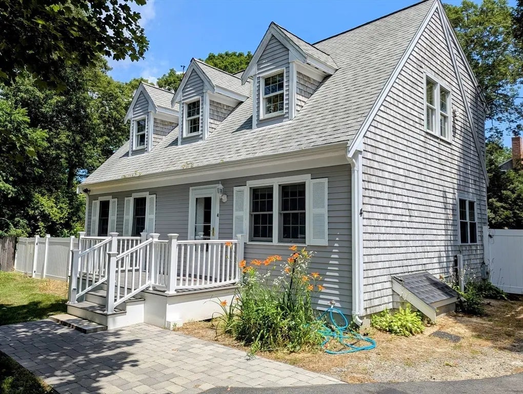 4 Old Colony Way, Yarmouth