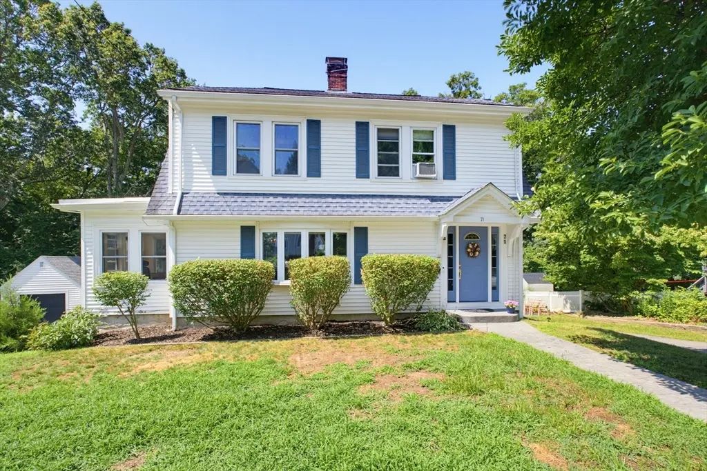 71 Circuit Rd, Dedham