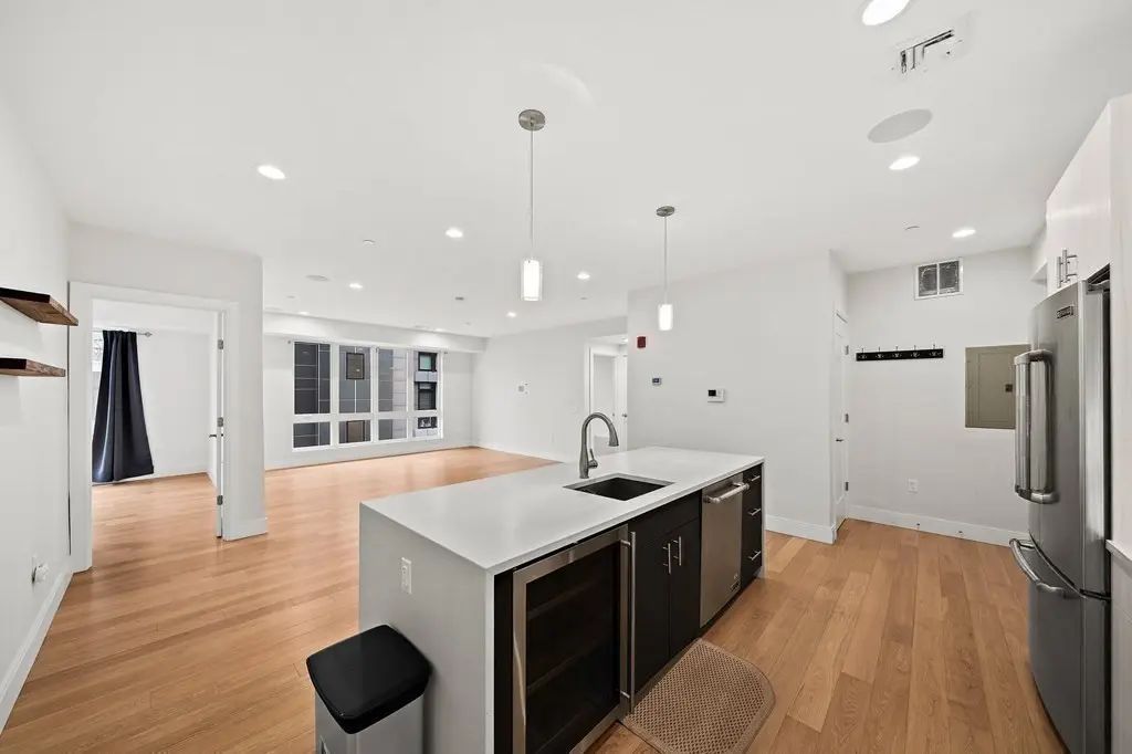 488 Dorchester Ave #3d, Boston