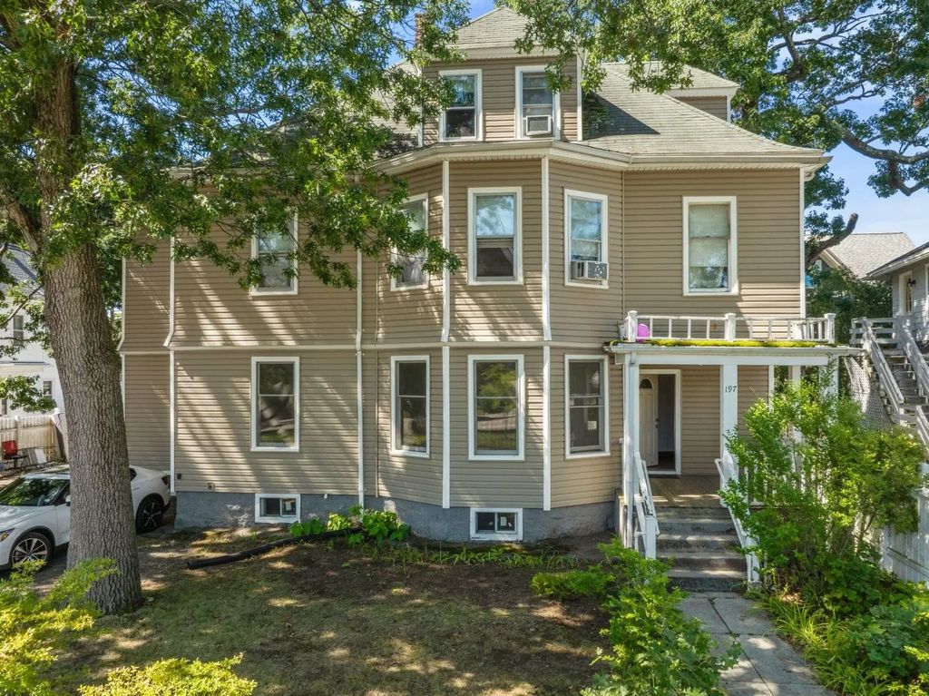 197 Blue Hills Pkwy, Milton