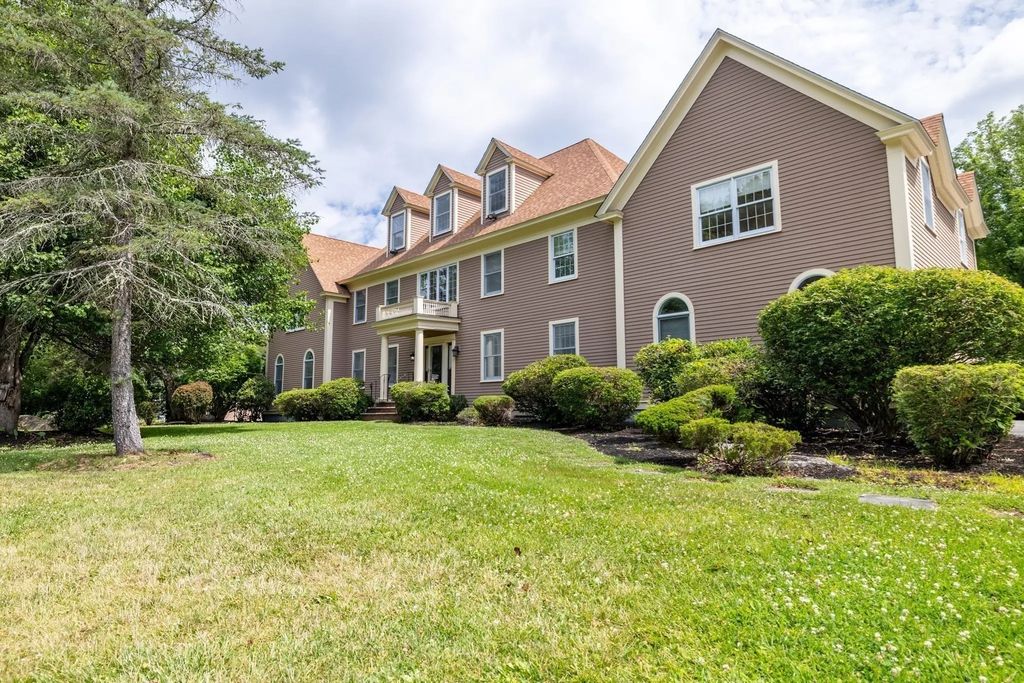 56 Holt Rd, Andover