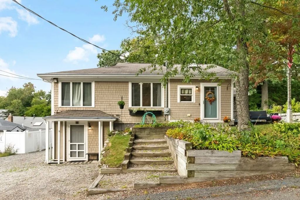 21 Shepard Ave, Pembroke