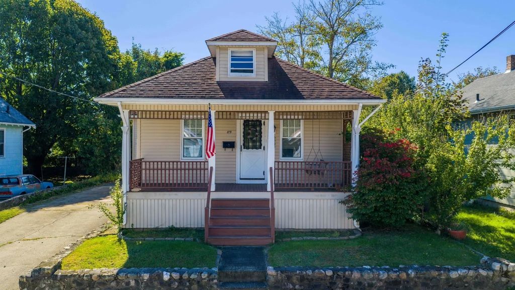 89 Church St, Fairhaven