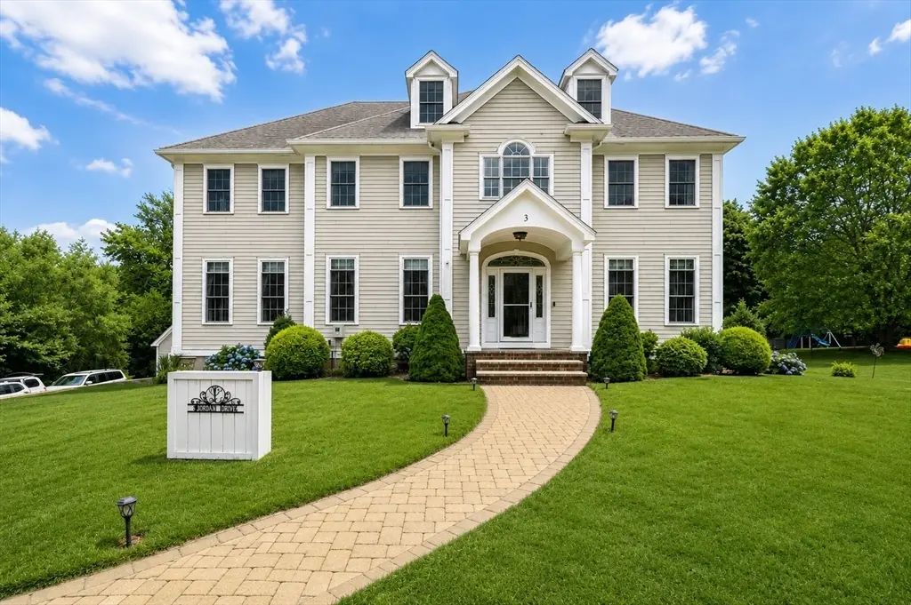 3 Great Acres Dr, Hanover