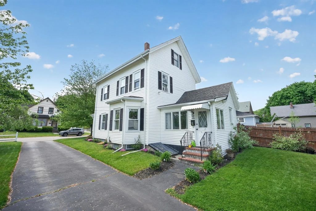 32 Grant Avenue, Brockton
