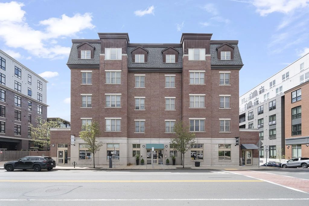 116-128 Rantoul Street #210, Beverly