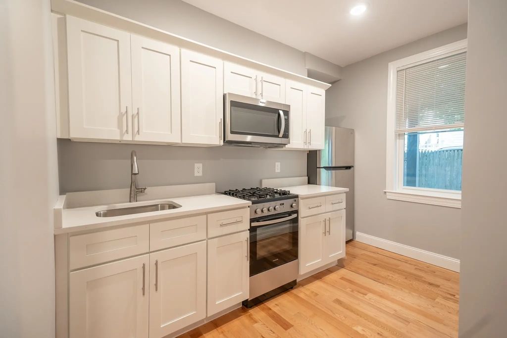 293 Fayette St #4, Quincy