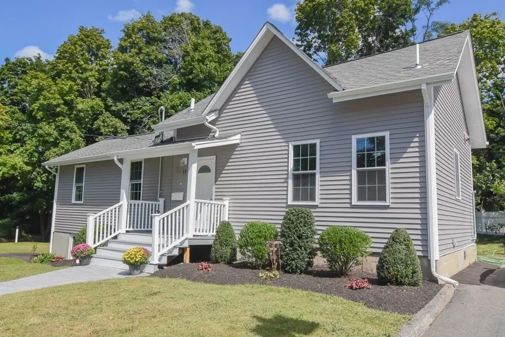 11 Station St, Sharon