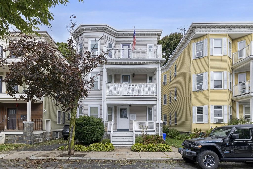 17 Victoria St #3, Boston