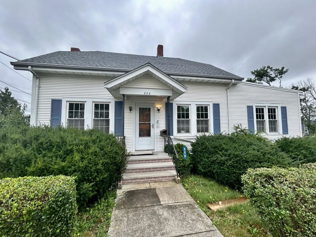 556 Brayton Ave, Somerset