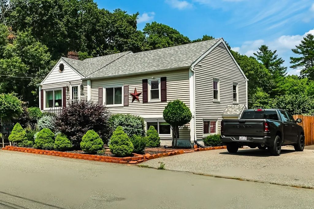 134 Bismark St, New Bedford
