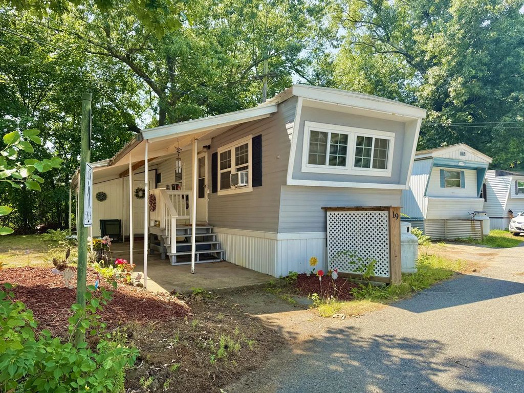 404 Southwick Rd #19, Westfield