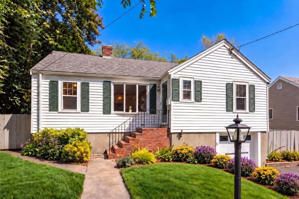 36 Maynard Road, Dedham