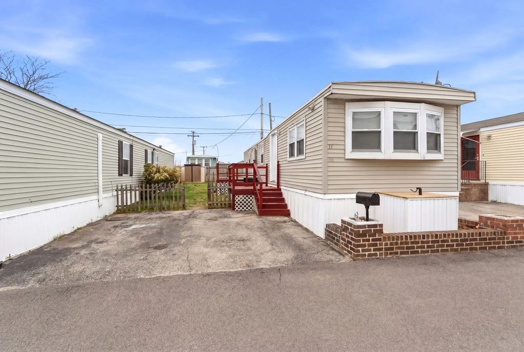 11 East Dr, East Providence