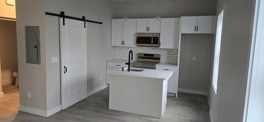 222 Montaup #b, Fall River
