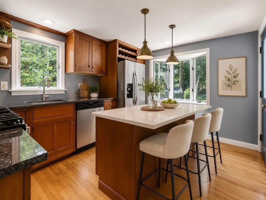 18 Lodge Road, Wayland